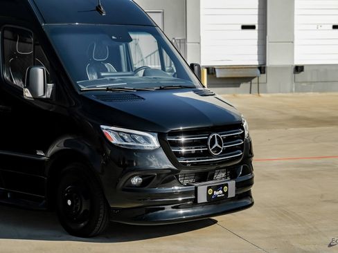 Used 2024 Mercedes-Benz Sprinter 3500 image 22