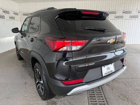 Used 2025 Chevrolet TrailBlazer LT FWD image 2