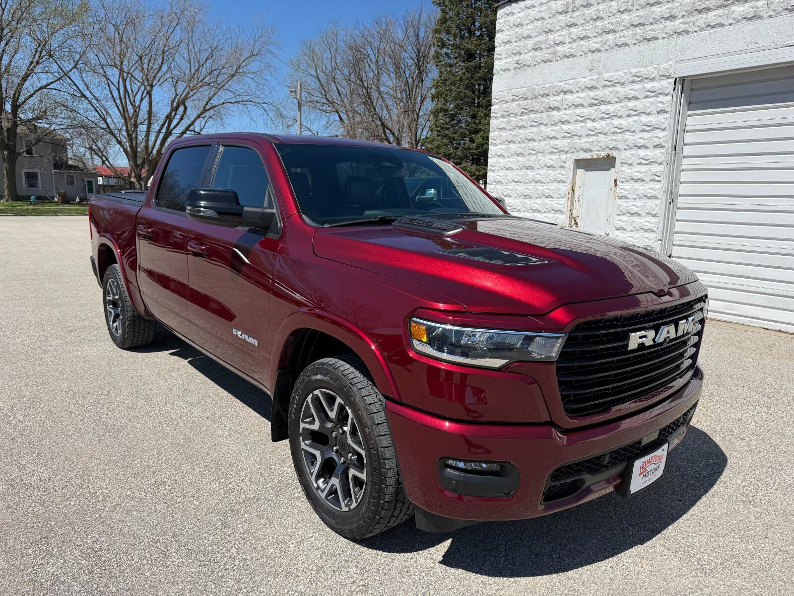 Used 2025 RAM 1500 Laramie w/ Sport Appearance Package AWD/4WD image 3