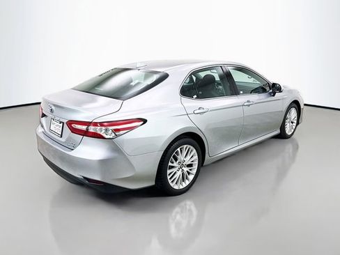 Used 2020 Toyota Camry XLE image 7
