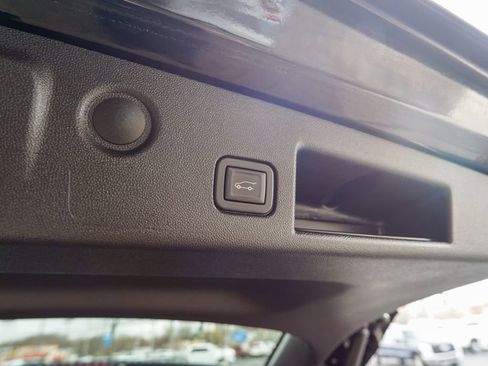 Used 2024 Chevrolet Equinox LT FWD image 11