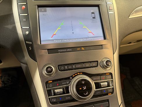 Used 2020 Lincoln MKZ image 18