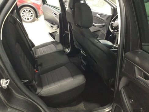 Used 2020 Ford Edge SE image 13
