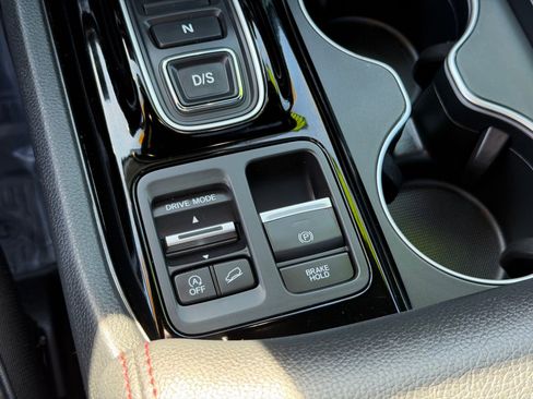 Used 2025 Honda Pilot Black Edition image 29