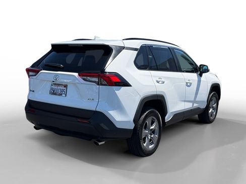 Used 2025 Toyota RAV4 XLE FWD image 5