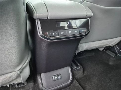 Certified 2026 Toyota Highlander XLE AWD/4WD image 17