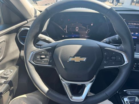 Used 2025 Chevrolet Trax LT w/ Driver Confidence Package image 8