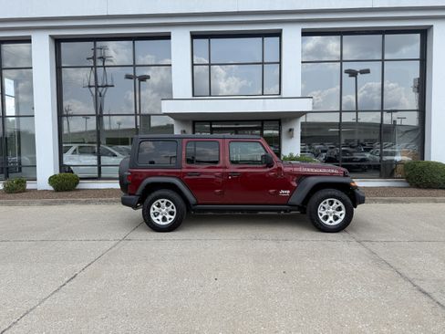 Used 2021 Jeep Wrangler Unlimited Sport AWD/4WD image 3
