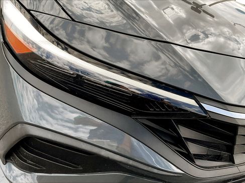 Used 2024 Hyundai Elantra SE image 25