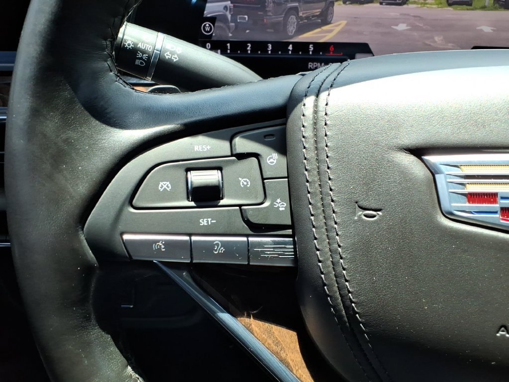 Used 2022 Cadillac Escalade Sport Platinum w/ LPO, ONYX Package AWD/4WD image 45