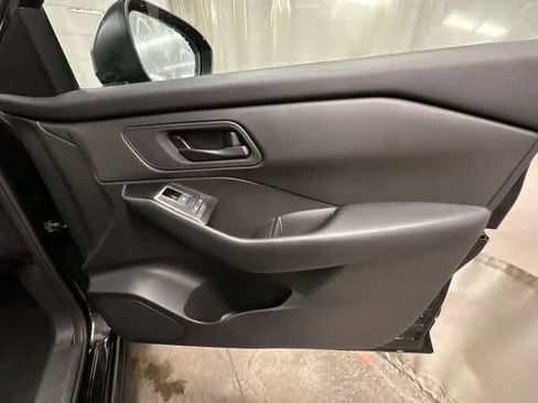 Used 2024 Nissan Rogue S AWD/4WD image 21