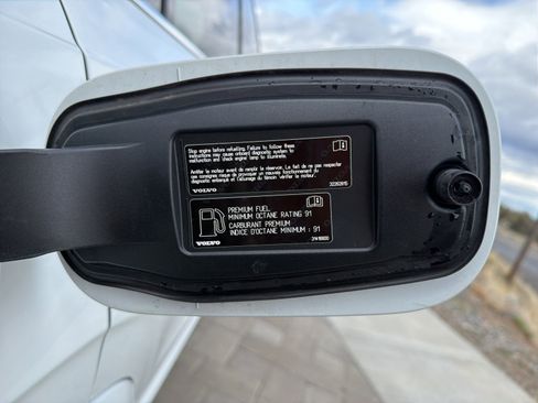 Used 2020 Volvo XC90 T5 Momentum w/ Protection Package Premier image 11