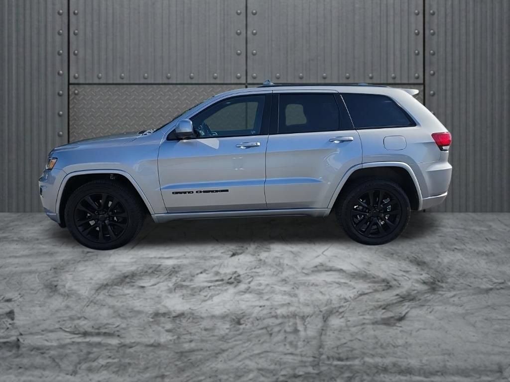 Used 2021 Jeep Grand Cherokee Laredo X AWD/4WD image 4