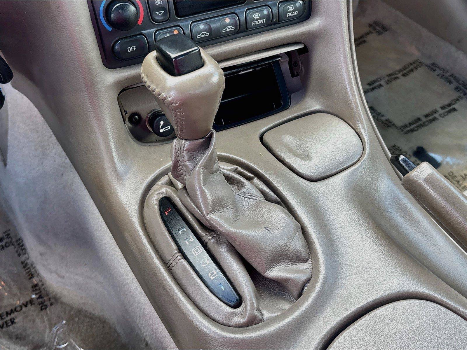 Used 2004 Chevrolet Corvette Coupe w/ Preferred Equipment Group RWD image 15