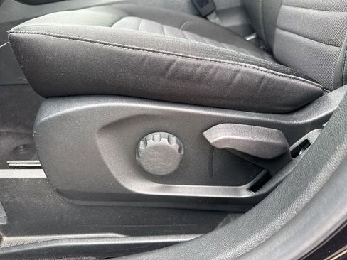 Used 2021 Ford Edge SE image 26