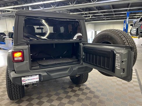 Used 2019 Jeep Wrangler Sport AWD/4WD image 9