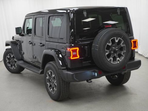 New 2026 Jeep Wrangler Unlimited Sahara AWD/4WD image 11
