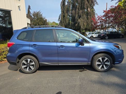 Used 2017 Subaru Forester 2.5i Premium w/ Popular Package #2A AWD/4WD image 3