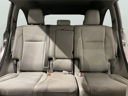 Used 2017 Toyota Highlander Plus image 9