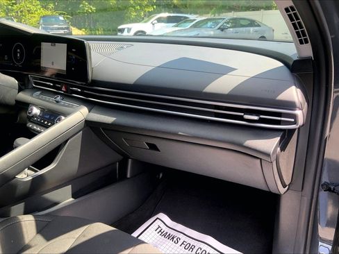 Used 2023 Hyundai Elantra SEL w/ Convenience Package FWD image 18