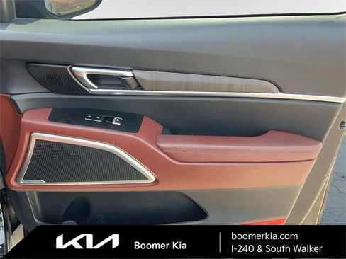 Used 2023 Kia Telluride EX w/ EX Captain's Chair Package image 10