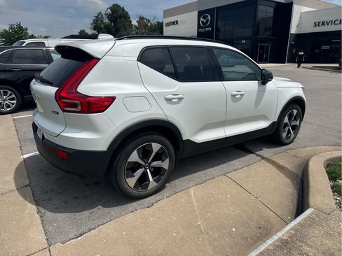 Used 2024 Volvo XC40 B5 Plus w/ Protection Package Premier AWD/4WD image 4