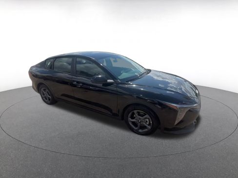 Used 2025 Kia K4 FWD image 2