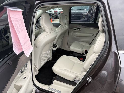 Used 2023 Volvo XC90 B6 Ultimate w/ Protection Package image 13