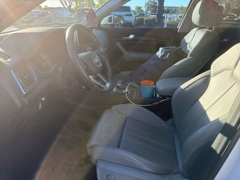 Used 2018 Audi Q5 Prestige w/ Prestige Package image 2