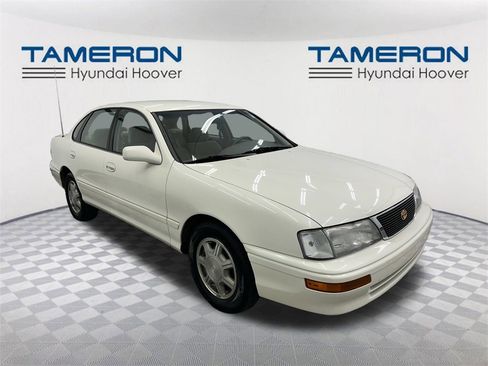 Used 1996 Toyota Avalon XL image 7