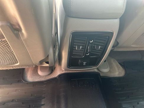Used 2011 Jeep Grand Cherokee Laredo AWD/4WD image 13