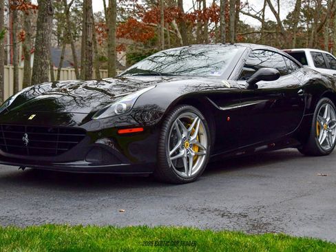 Used 2016 Ferrari California T image 22