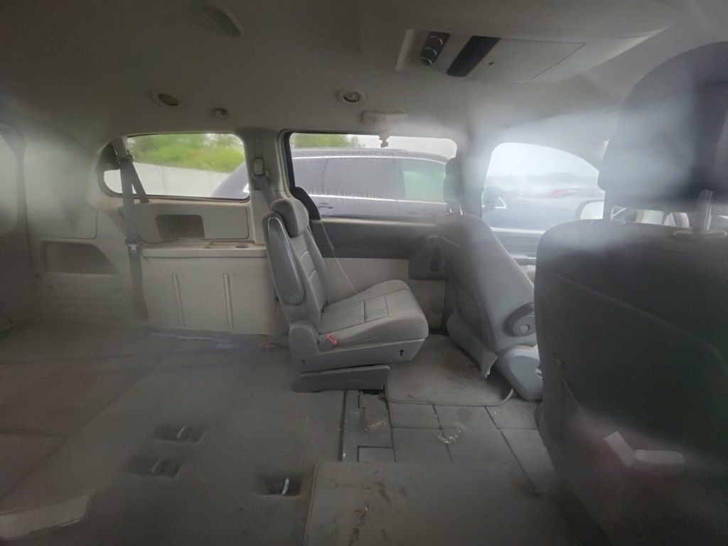 Used 2010 Chrysler Town & Country LX w/ Entertainment Group #1 FWD image 5