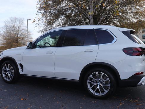 New 2026 BMW X5 xDrive50e w/ Climate Comfort Package image 5