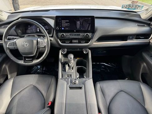 Used 2024 Toyota Grand Highlander AWD image 7