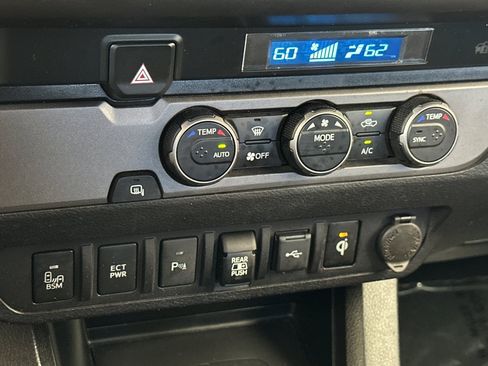Used 2021 Toyota Tacoma TRD Sport w/ Technology Package RWD image 18