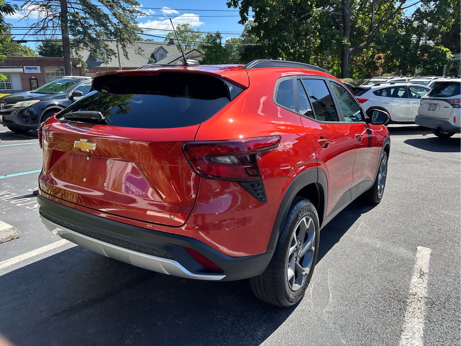 Used 2024 Chevrolet Trax LT w/ LT Convenience Package FWD image 3