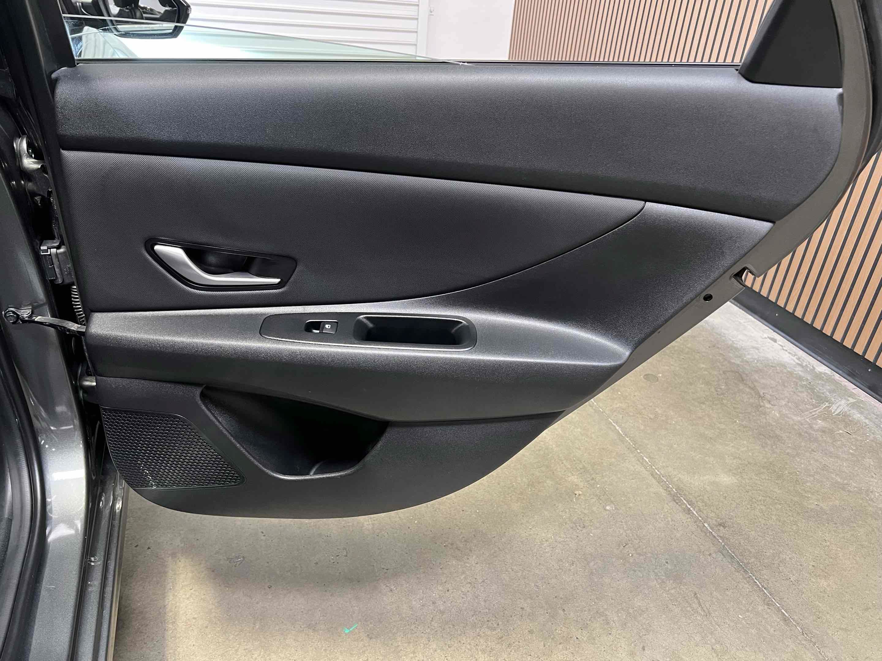 Used 2025 Hyundai Elantra Limited FWD image 25