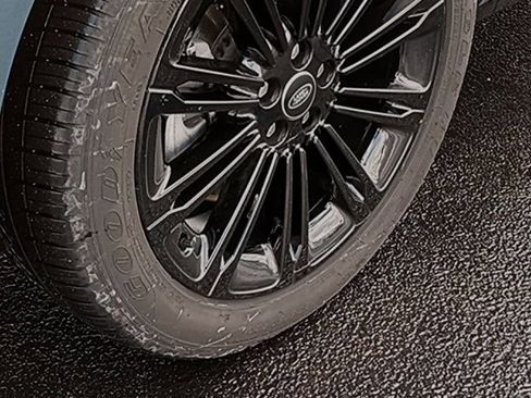 Used 2025 Land Rover Range Rover Evoque Dynamic SE image 6