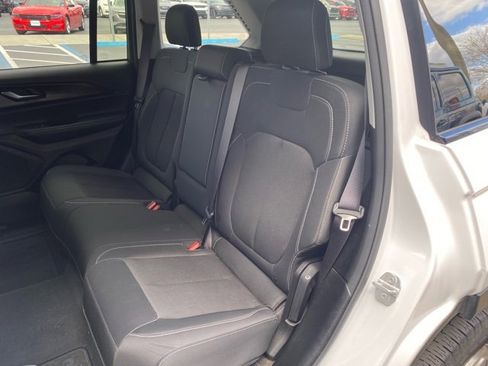 Used 2023 Jeep Grand Cherokee Laredo w/ Luxury Tech Group I image 22