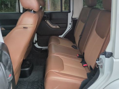 Used 2016 Jeep Wrangler Unlimited Sahara AWD/4WD image 14