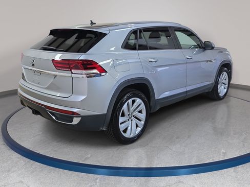 Used 2022 Volkswagen Atlas Cross Sport SE FWD image 6