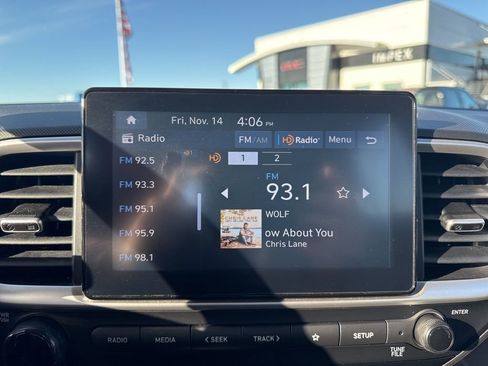 Used 2024 Hyundai Venue SEL image 17