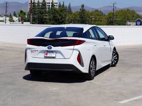 Certified 2022 Toyota Prius Prime LE FWD image 8