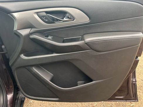 Used 2023 Chevrolet Traverse LT image 16