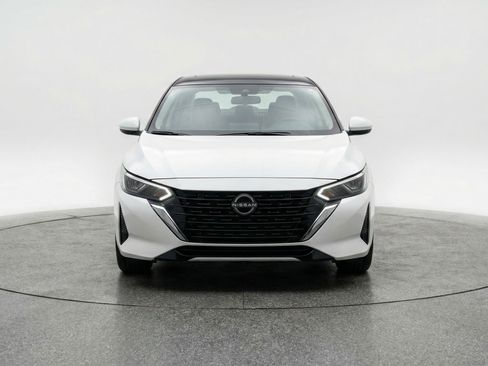 Used 2025 Nissan Sentra SV FWD image 2