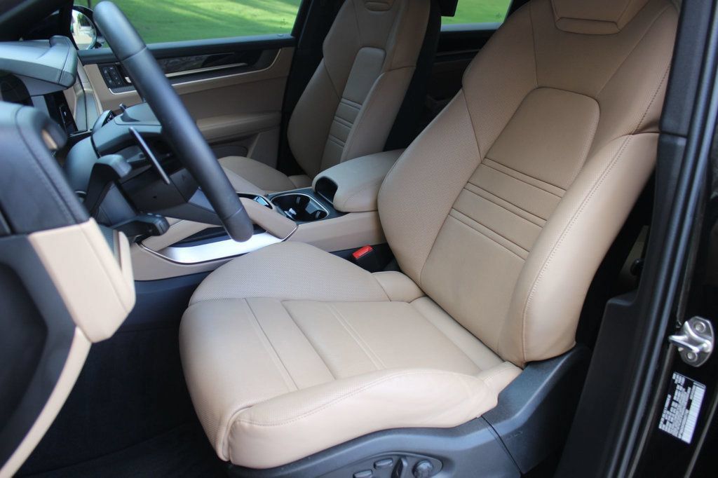 Used 2025 Porsche Cayenne Coupe AWD/4WD image 22