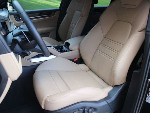 Used 2025 Porsche Cayenne Coupe AWD/4WD image 22