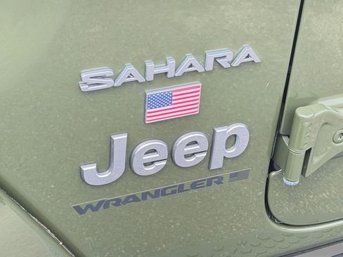 Used 2023 Jeep Wrangler Unlimited Sahara w/ Cold Weather Group AWD/4WD image 11