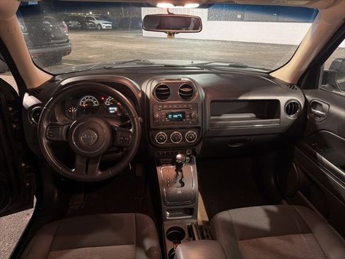 Used 2014 Jeep Patriot Latitude image 12